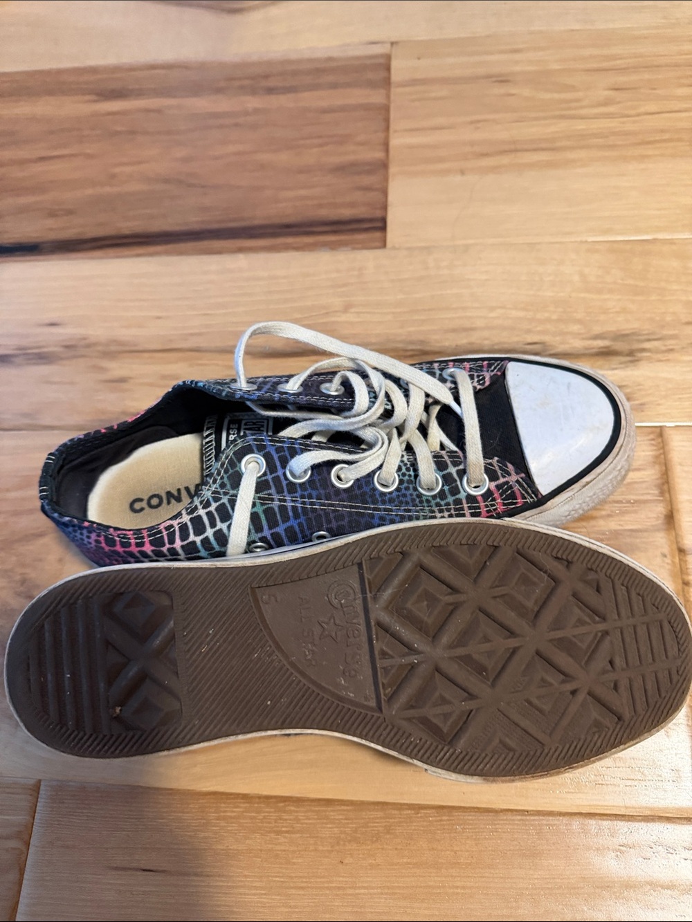 Converse size 7